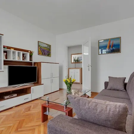 Apartman Riva *
